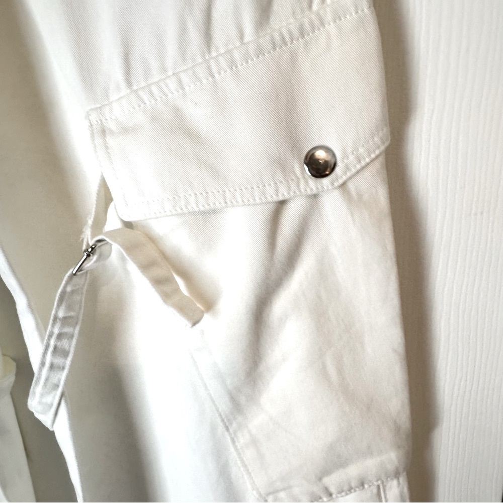 Pull & Bear Baggy Cream Wide Leg Cargo Pants Edgy Strap Detail NWT Medium - Picture 4 of 9